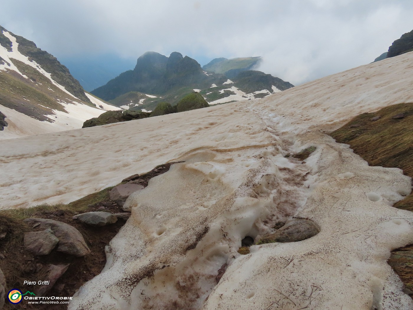 67 Scendo con attenzione anche pestando neve.JPG